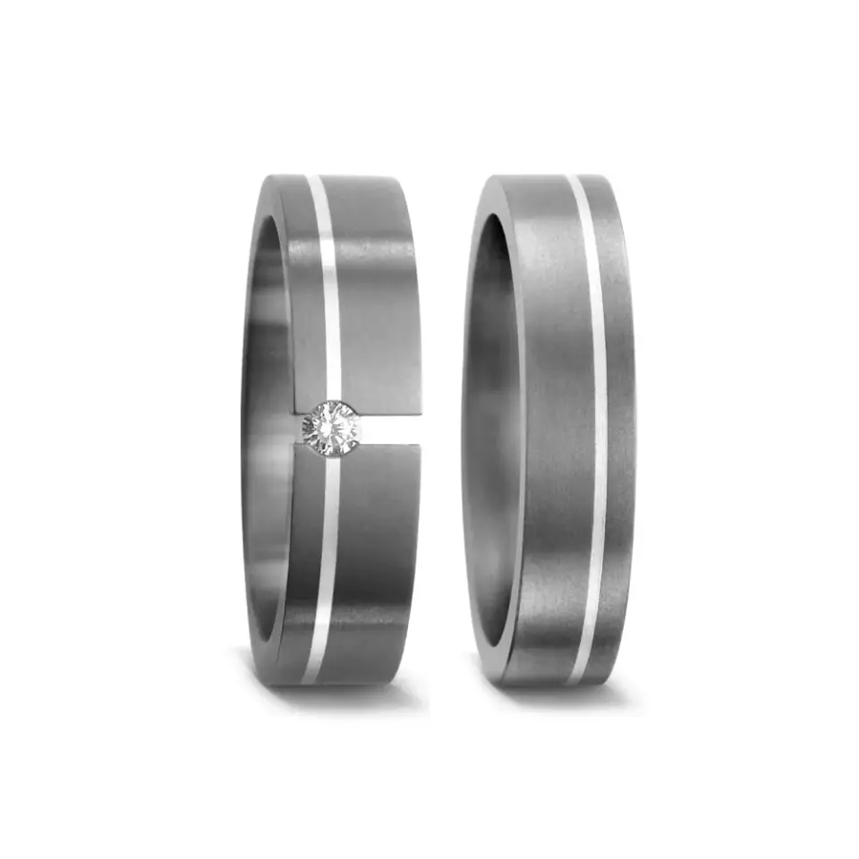 Alianzas de boda de titanio y plata con diamante