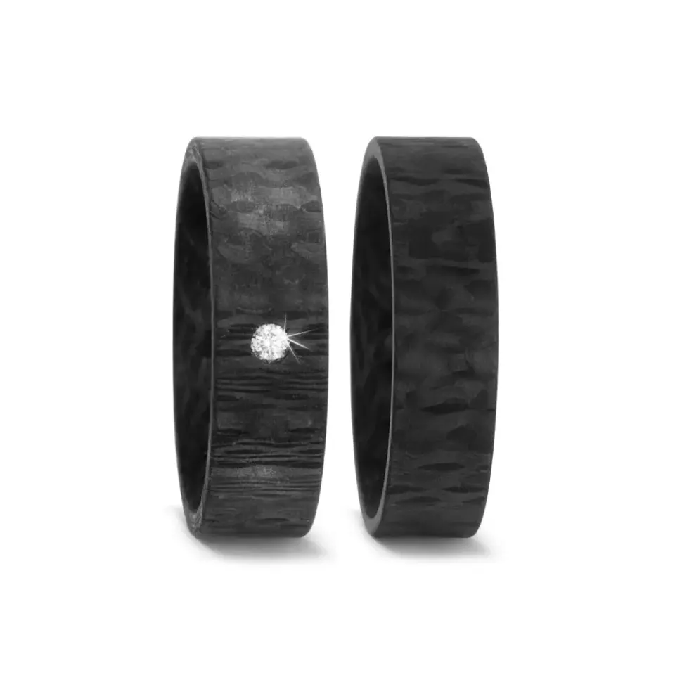 Alianzas de boda de carbono con diamante