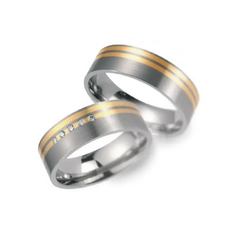 Alianzas de boda de titanio y oro amarillo con diamantes