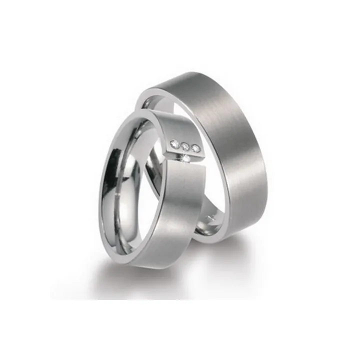 Alianzas de boda de titanio con diamantes