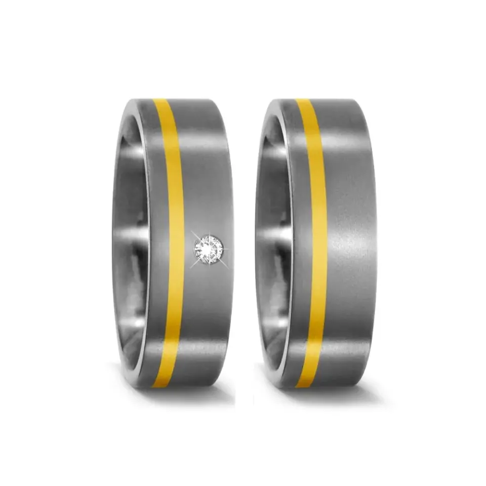 Alianzas de boda de titanio y oro amarillo con diamante
