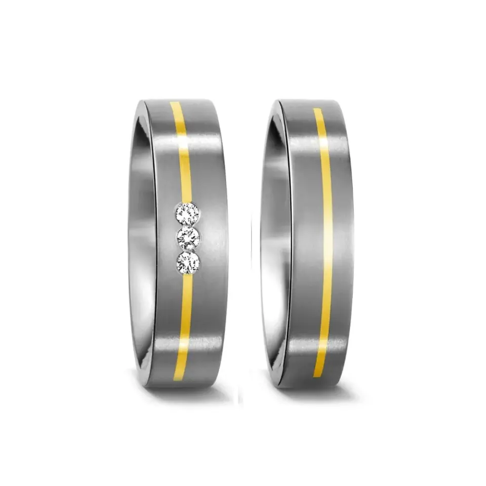 Alianzas de boda de titanio y oro amarillo con diamantes