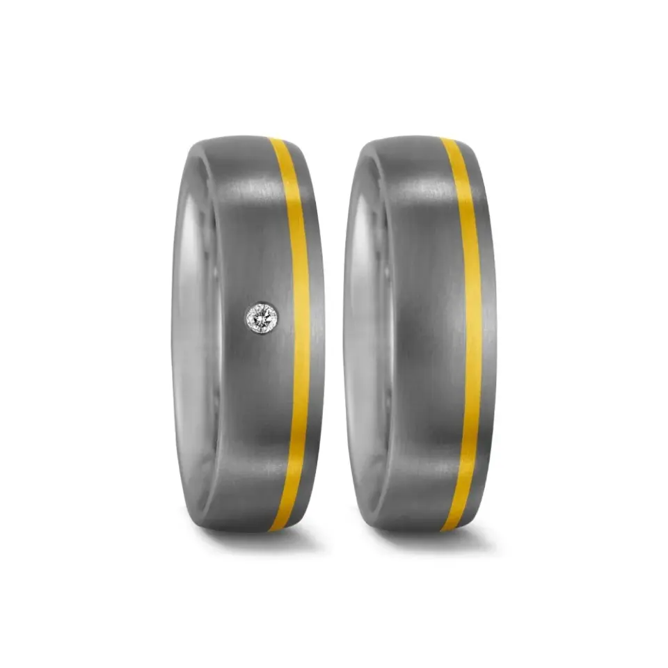 Alianzas de boda de titanio y oro amarillo con diamante