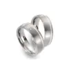Alianzas de boda de titanio y platino con diamante