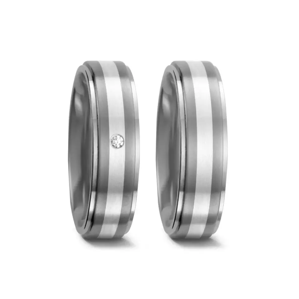 Alianzas de boda de titanio y plata con diamante