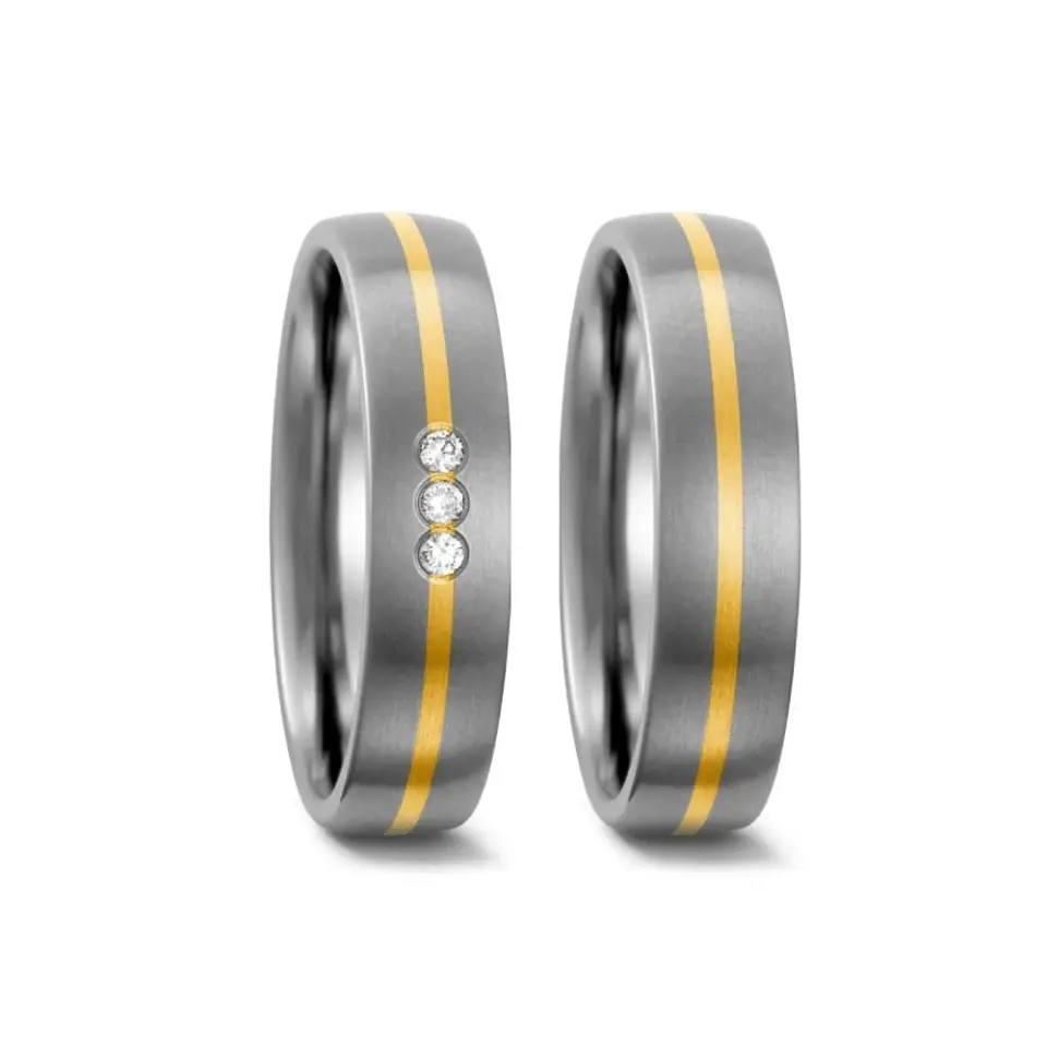 Alianzas de boda de titanio y oro amarillo con diamantes
