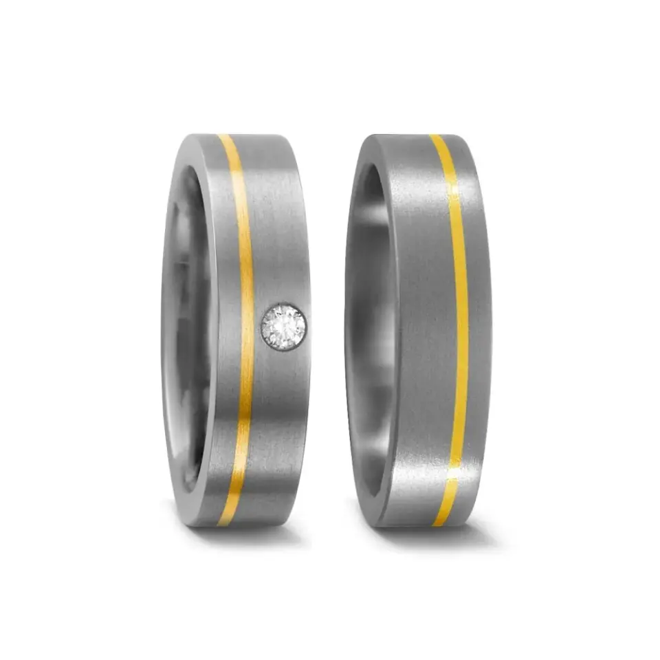 Alianzas de boda de titanio y oro amarillo con diamante