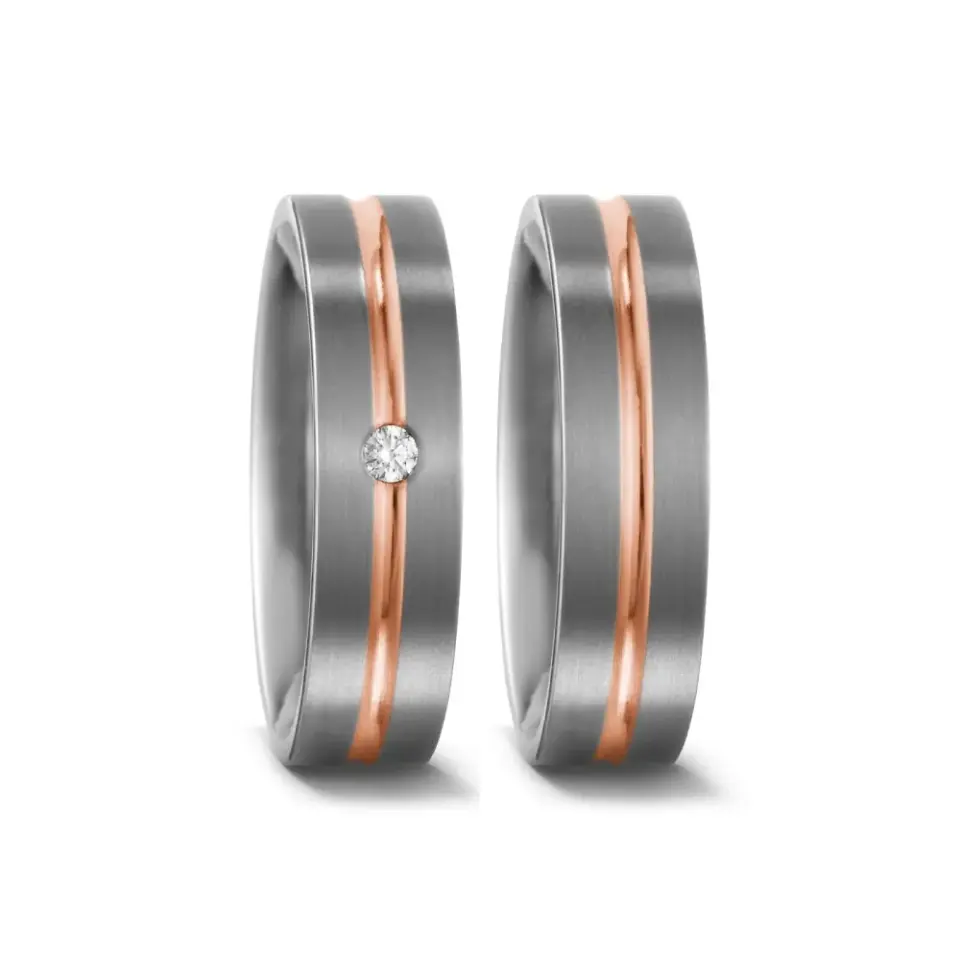 Alianzas de boda de titanio y oro rosado con diamante
