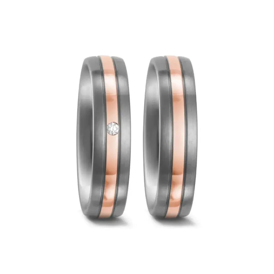 Alianzas de boda de titanio y oro rosado con diamante