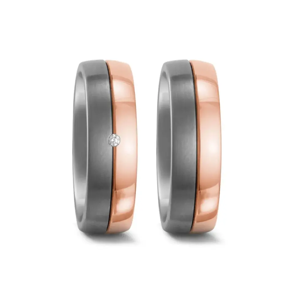 Alianzas de boda de titanio y oro rosado con diamante