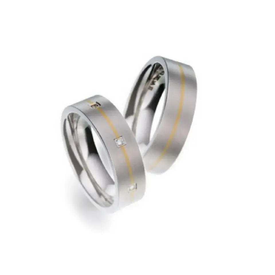 Alianzas de boda de titanio y oro amarillo con diamantes