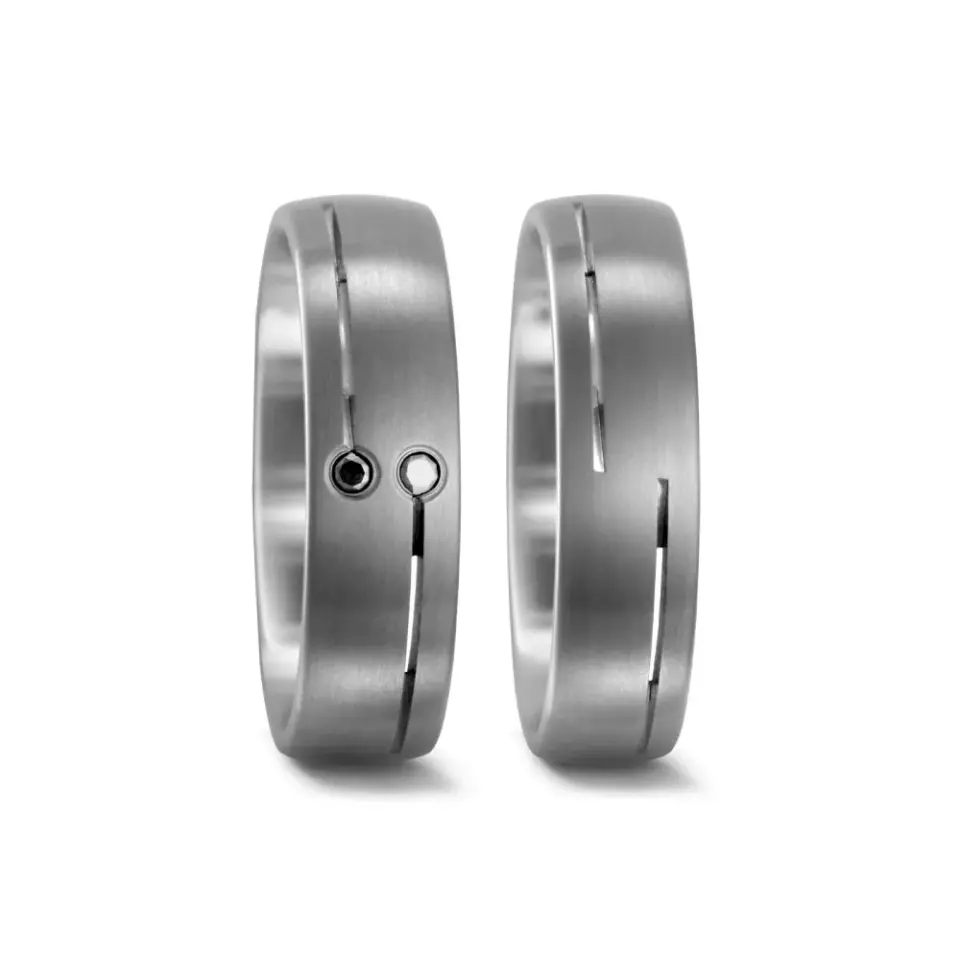 Alianzas de boda de titanio con diamantes