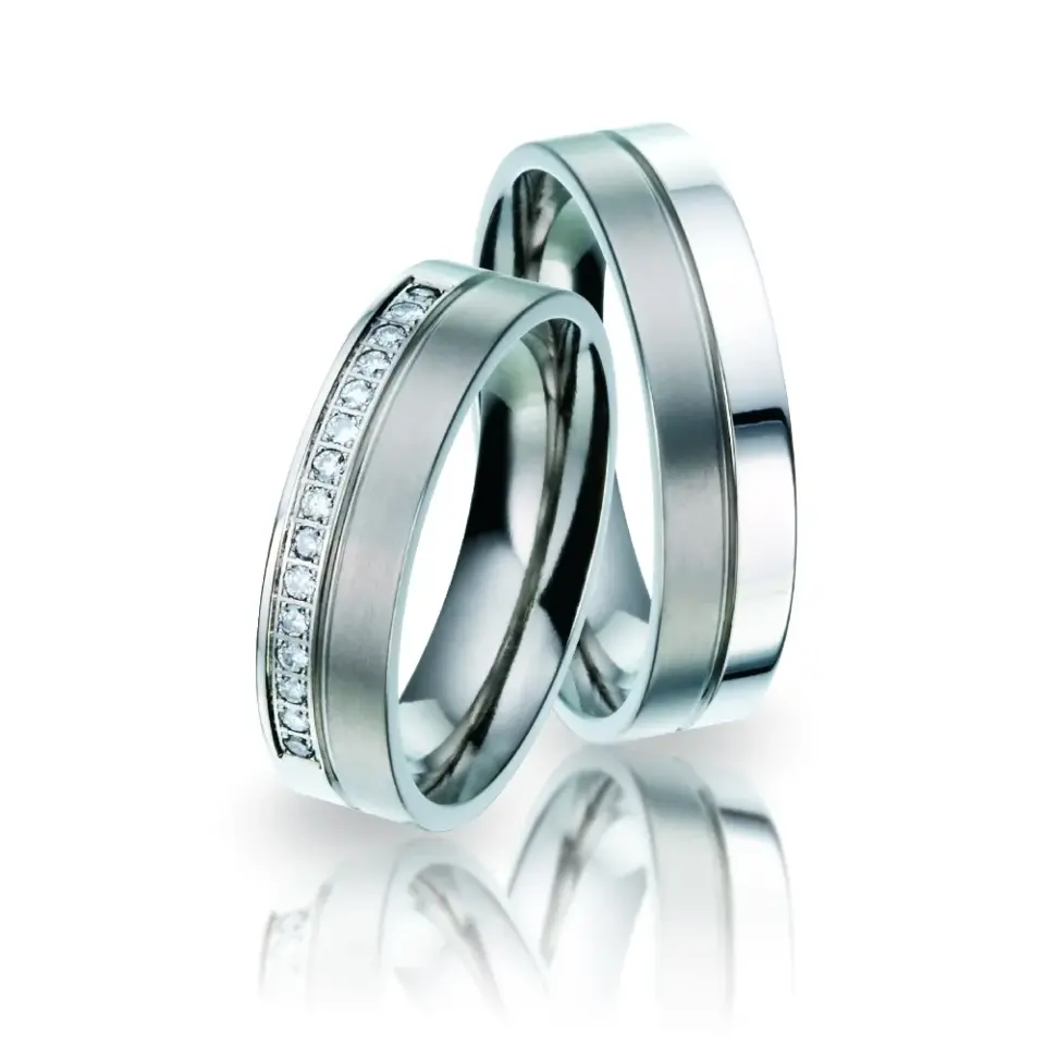 Alianzas de boda de titanio con diamantes