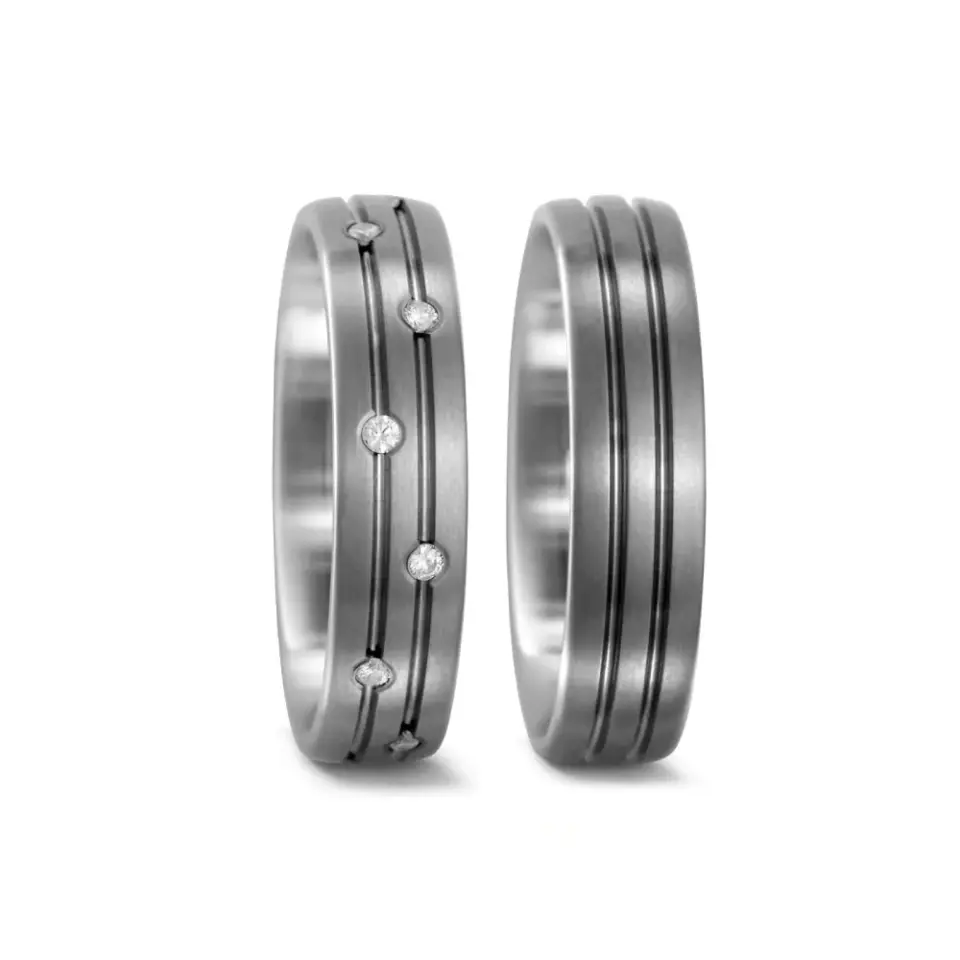 Alianzas de boda de titanio con diamantes