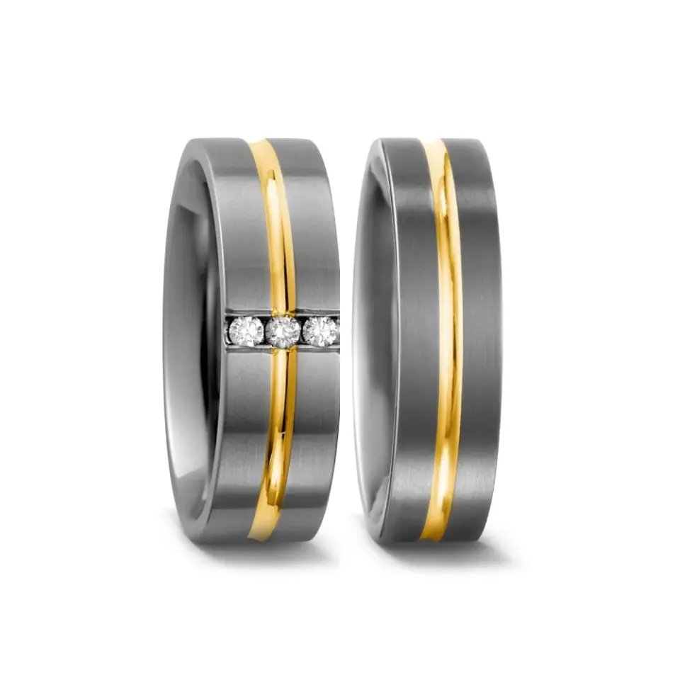 Alianzas de boda de titanio y oro amarillo con diamantes