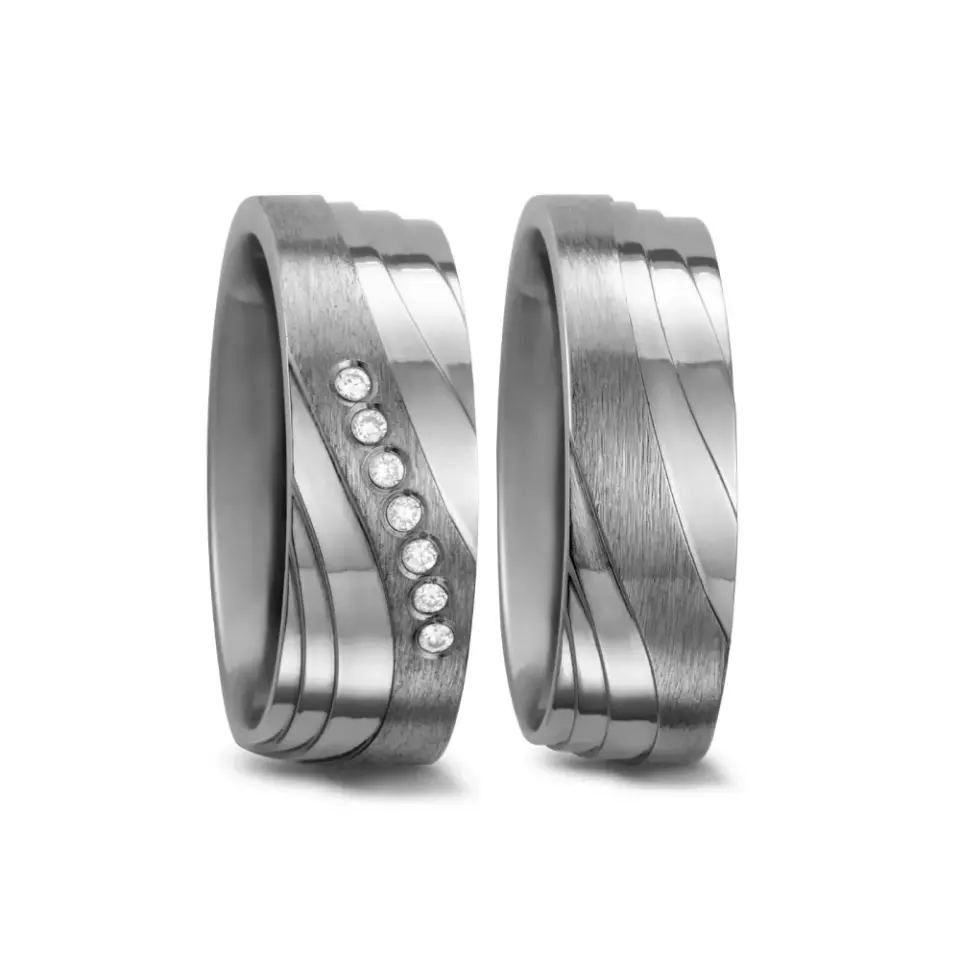 Alianzas de boda de titanio con diamantes