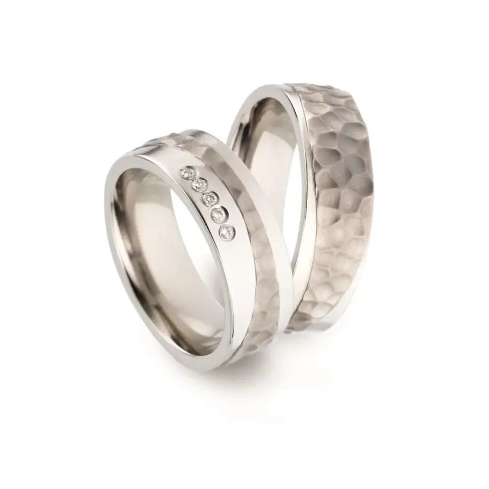 Alianzas de boda de titanio con diamantes
