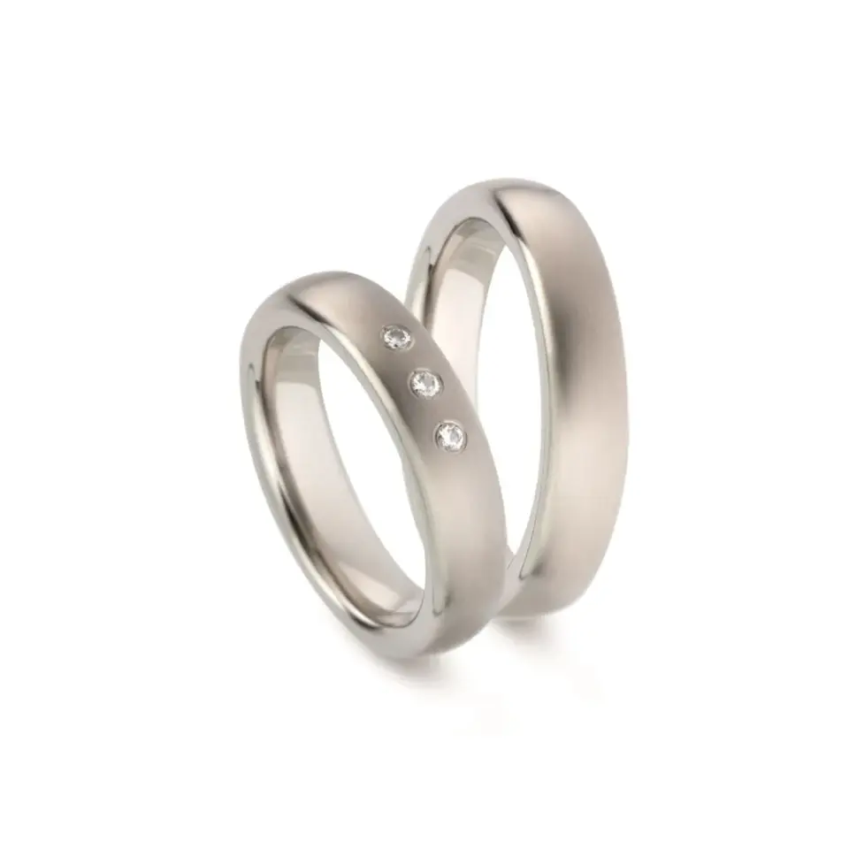 Alianzas de boda de titanio con diamantes