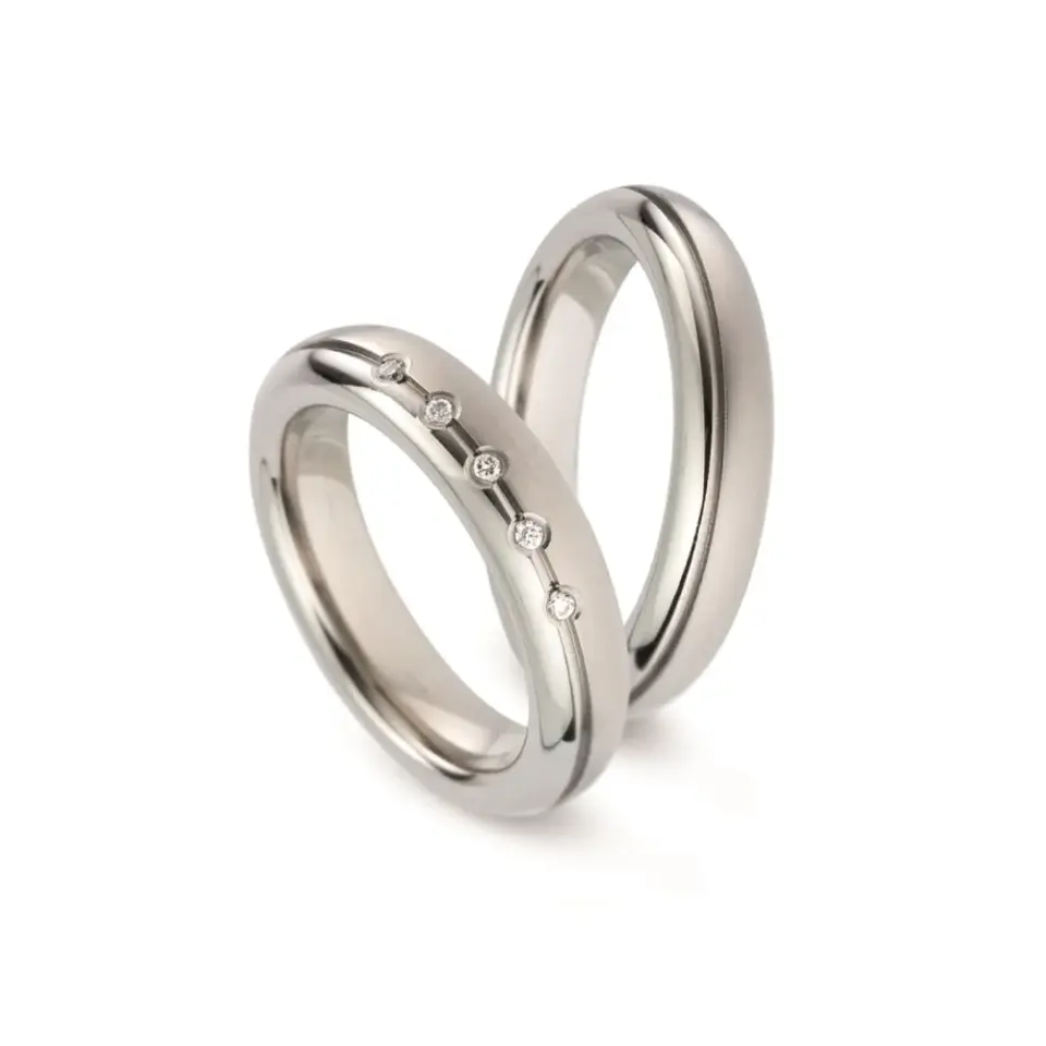 Alianzas de boda de titanio con diamantes