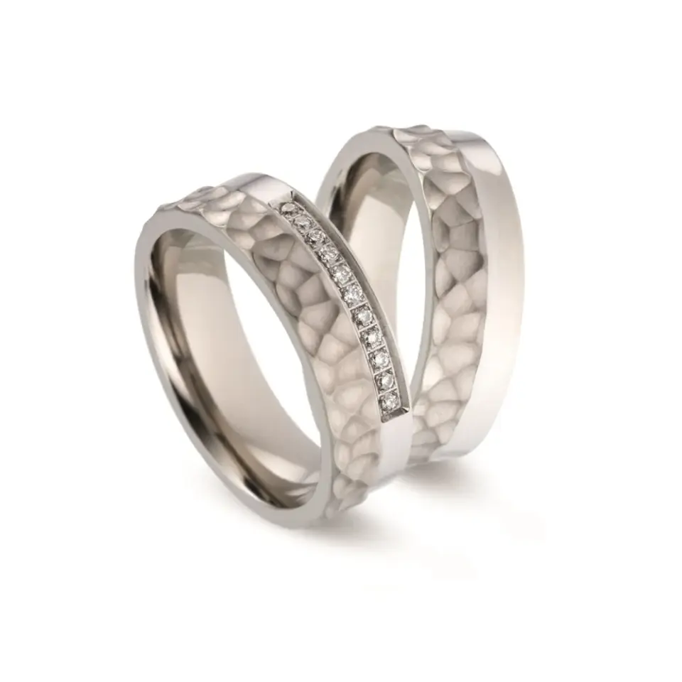 Alianzas de boda de titanio con diamantes