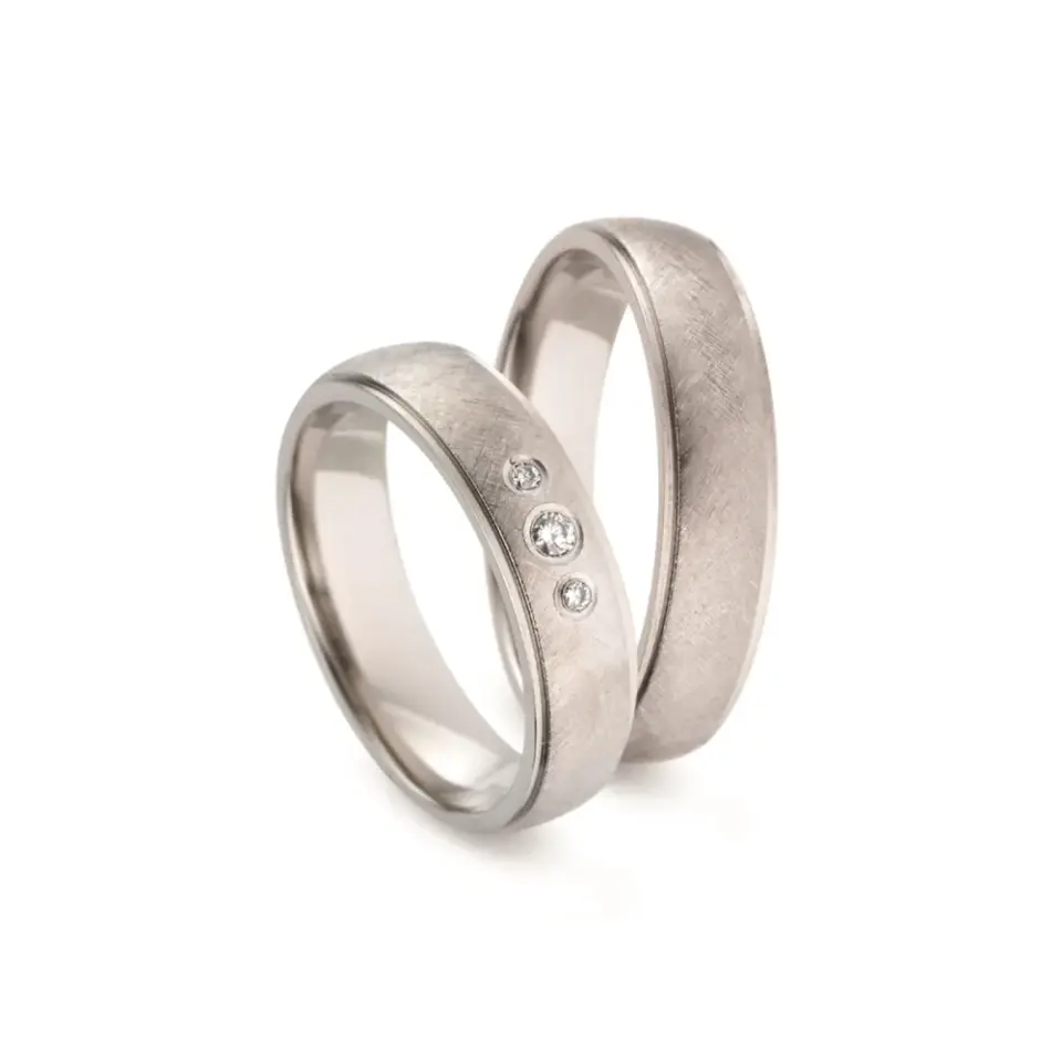 Alianzas de boda de titanio con diamantes