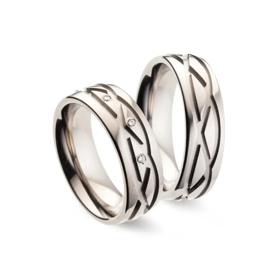 Alianzas de boda de titanio con diamantes