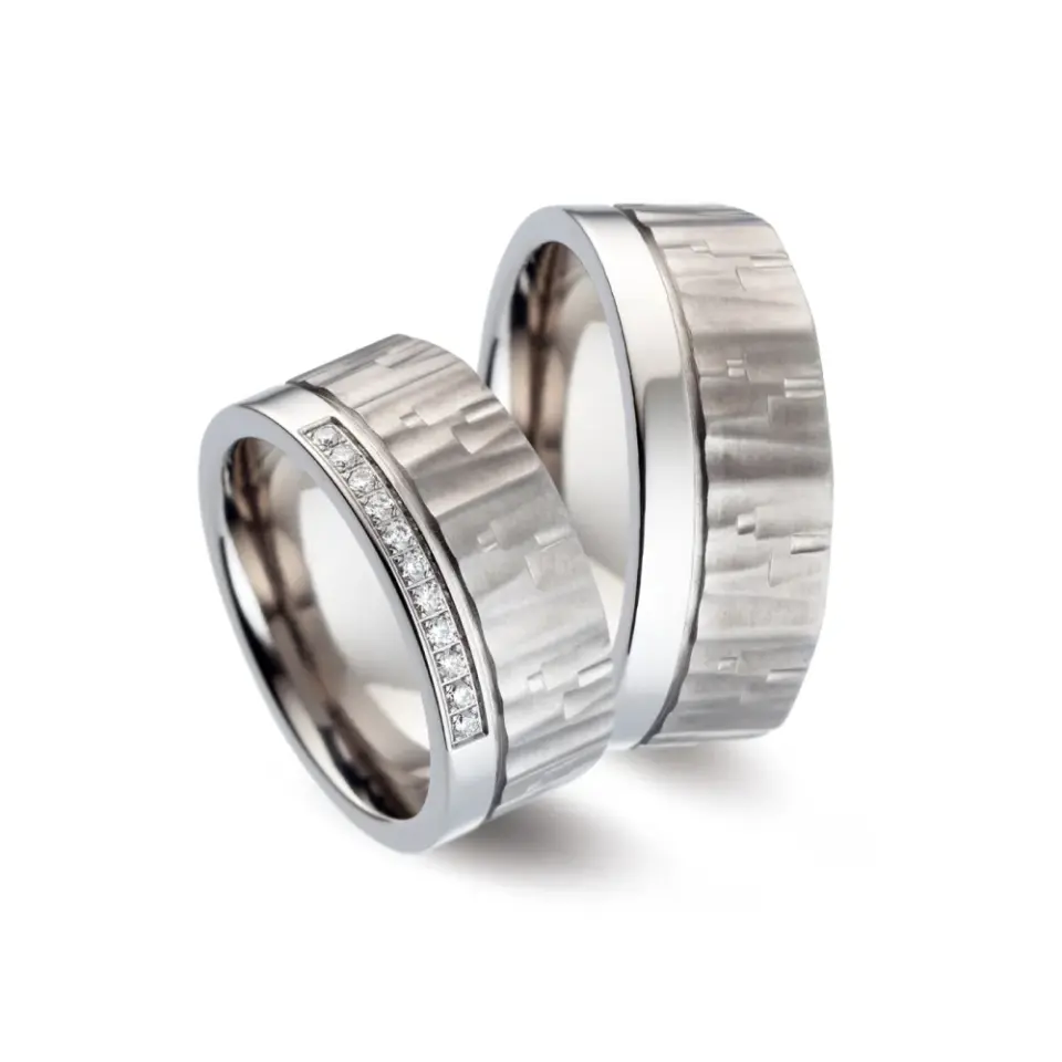 Alianzas de boda de titanio con diamantes