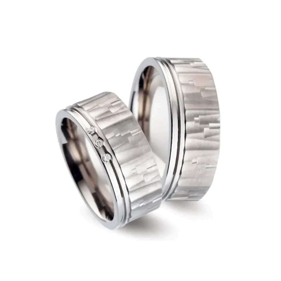 Alianzas de boda de titanio con diamantes
