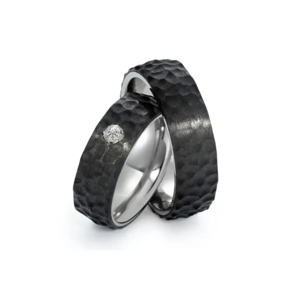 Alianzas de boda de titanio y carbono con diamante
