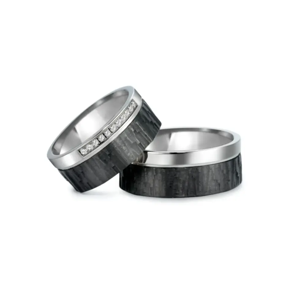 Alianzas de boda de titanio y carbono con diamantes