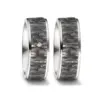 Alianzas de boda de titanio y carbono con diamante