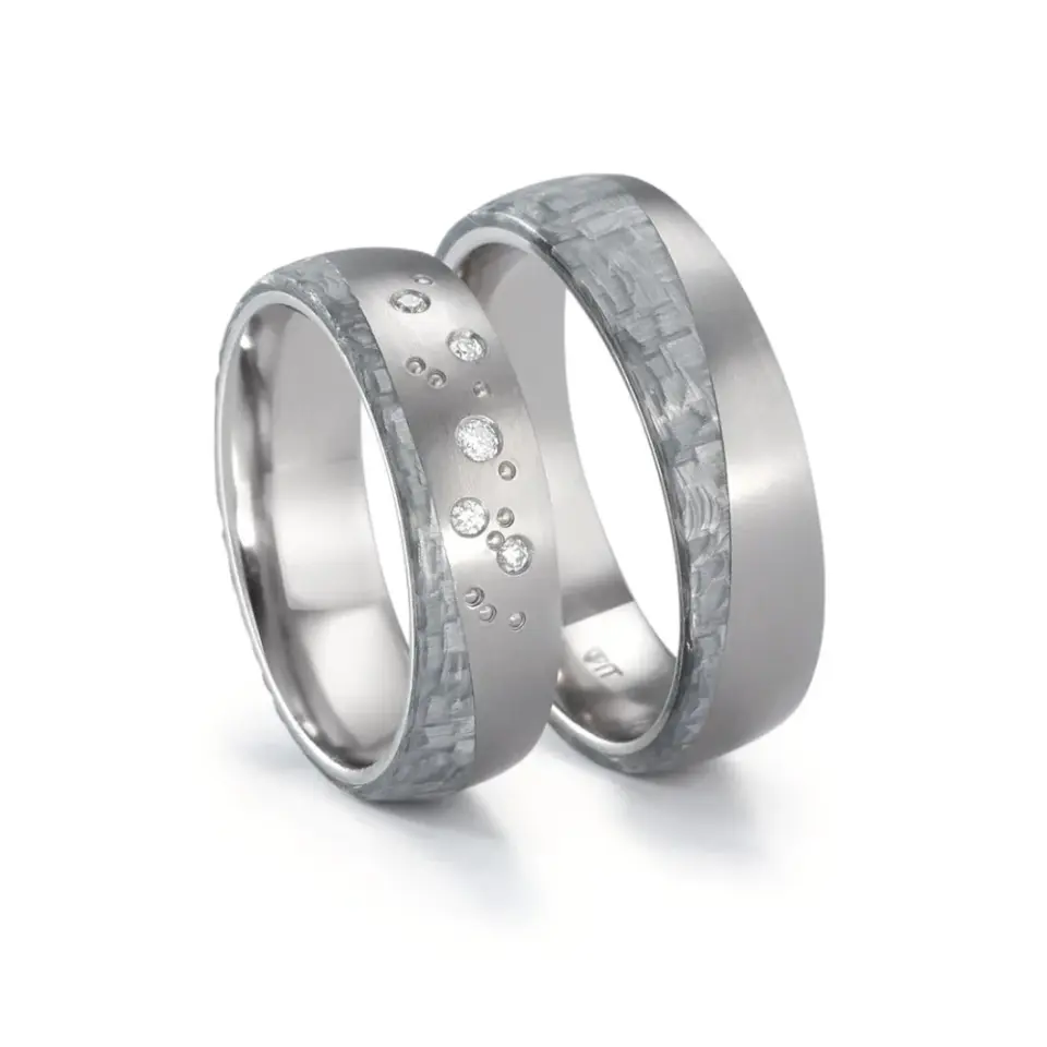 Alianzas de boda de titanio y carbono con diamantes