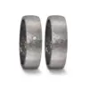 Alianzas de boda de carbono y tántalo con diamante