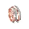 Alianzas de boda de carbono y oro rosado con diamantes