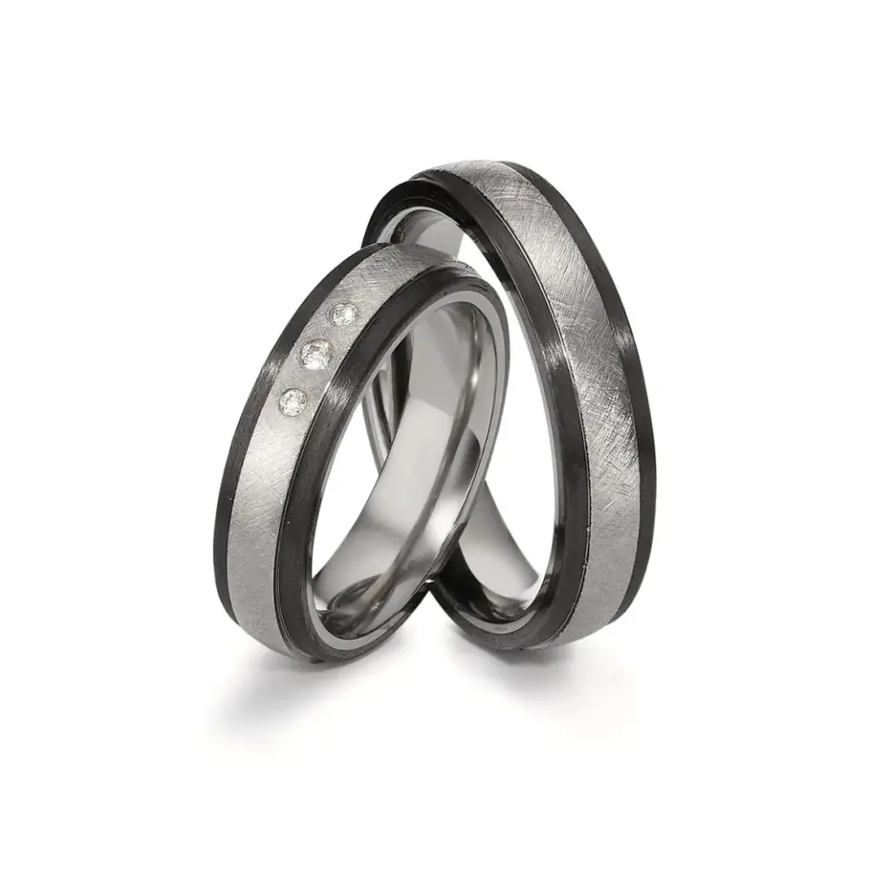 Alianzas de boda de titanio y carbono con diamantes