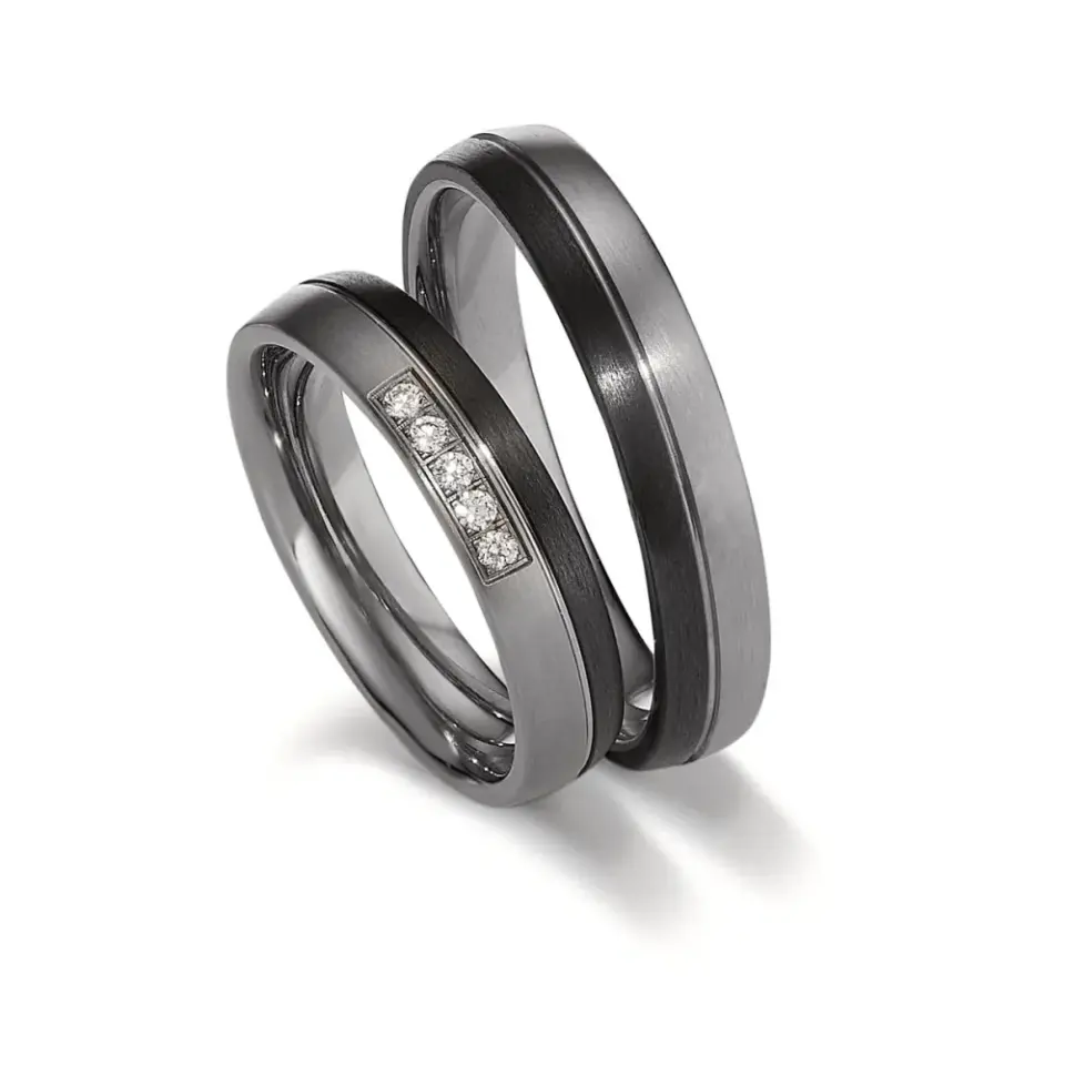 Alianzas de boda de titanio y carbono con diamantes