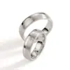 Alianzas de boda de plata con diamante