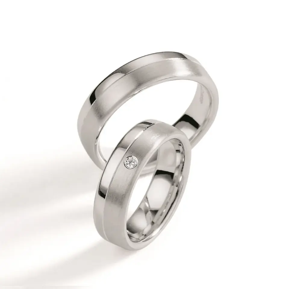 Alianzas de boda de plata con diamante