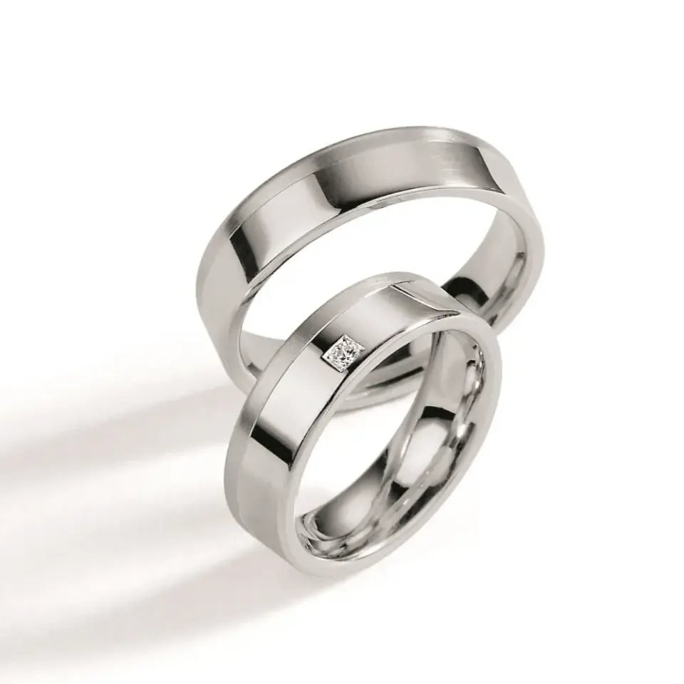 Alianzas de boda de plata con diamante