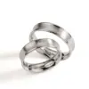 Alianzas de boda de plata con diamante