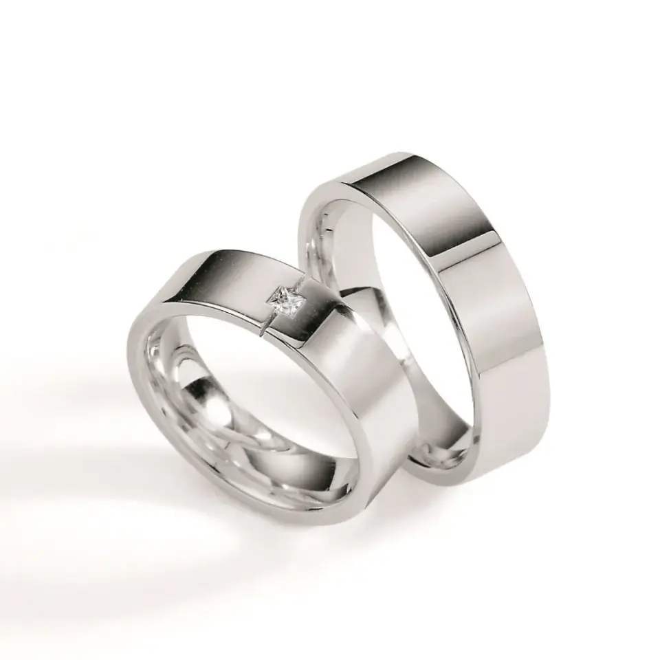 Alianzas de boda de plata con diamante