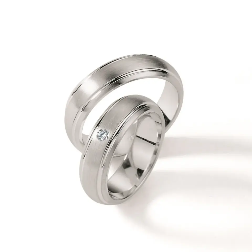 Alianzas de boda de plata con diamante