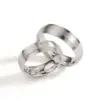 Alianzas de boda de plata con diamante