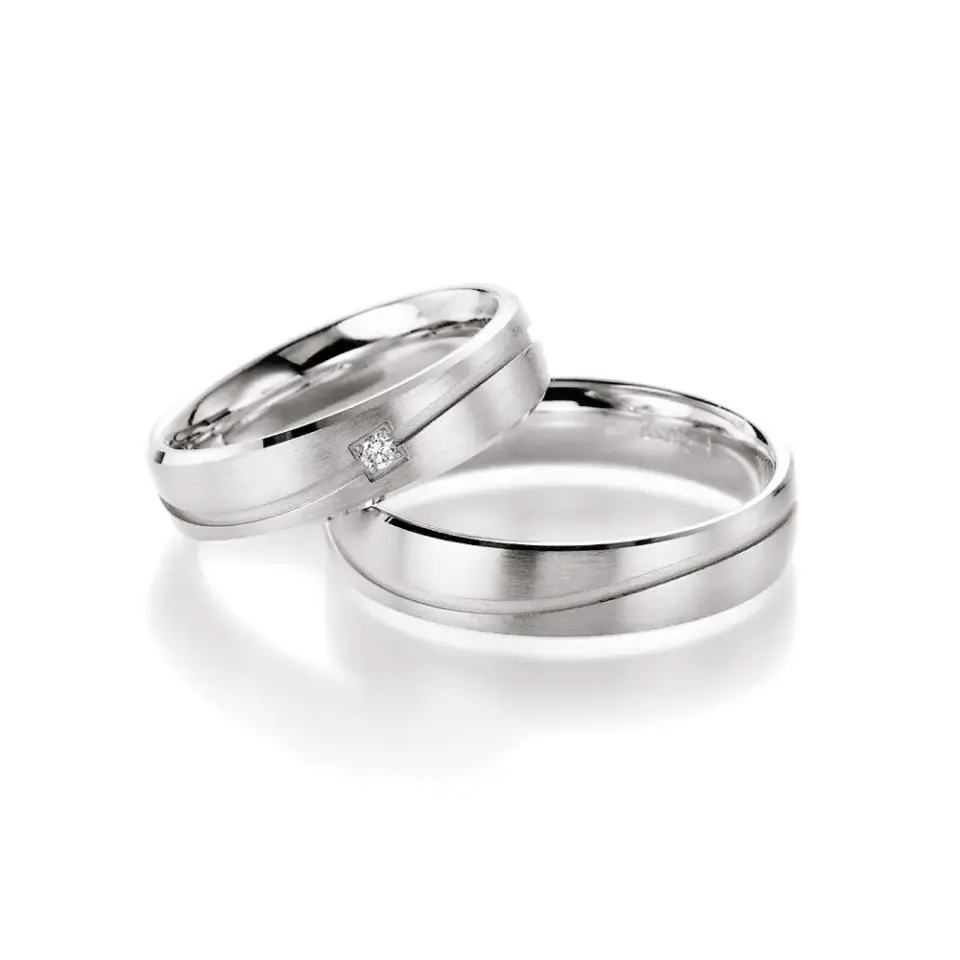 Alianzas de boda de plata con diamante