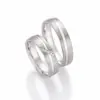 Alianzas de boda de plata con diamantes