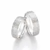 Alianzas de boda de plata con diamantes