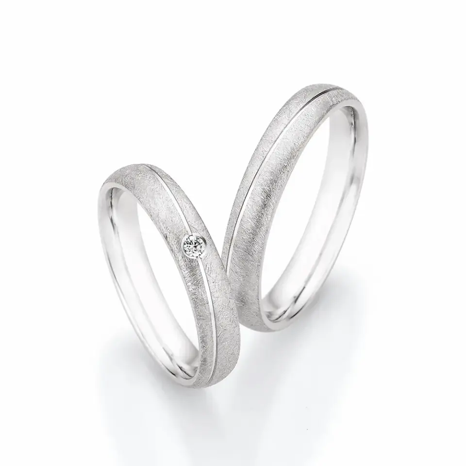 Alianzas de boda de plata con diamante