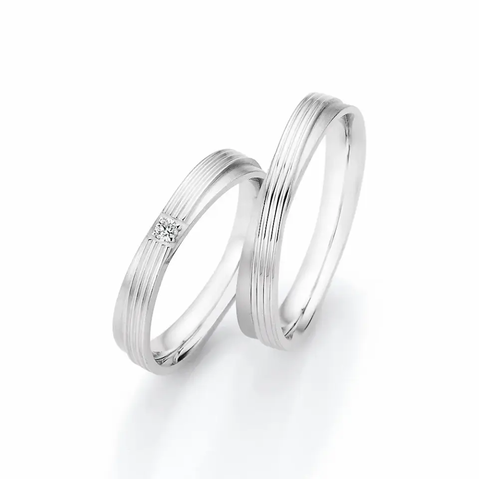 Alianzas de boda de plata con diamante