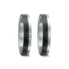 Alianzas de boda de acero y carbono con diamantes