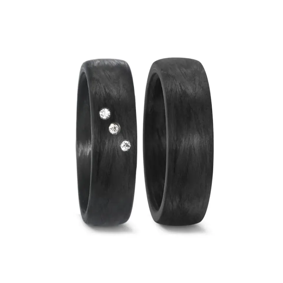 Alianzas de boda de carbono con diamantes